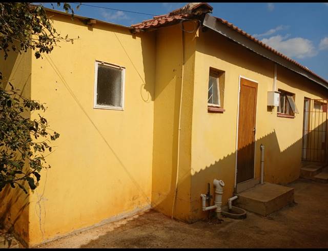 4 BEDROOM HOUSE FOR SALE IN FLORA PARK